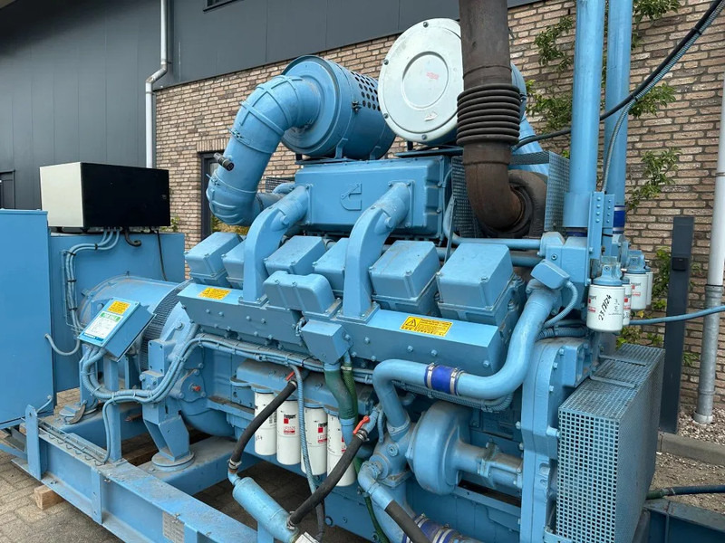 Cummins KTA 38 G1 Leroy Somer 800 kVA noodstroom generatorset as New ! 123 hours ! - Generator set: picture 5 Cummins KTA 38 G1 Leroy Somer 800 kVA noodstroom generatorset as New ! 123 hours ! - Generator set: picture 5