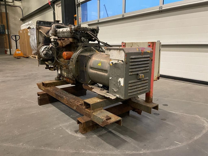 Deutz F4M 1008 SDMO 10 kVA generatorset - Generator set: picture 2 Deutz F4M 1008 SDMO 10 kVA generatorset - Generator set: picture 2