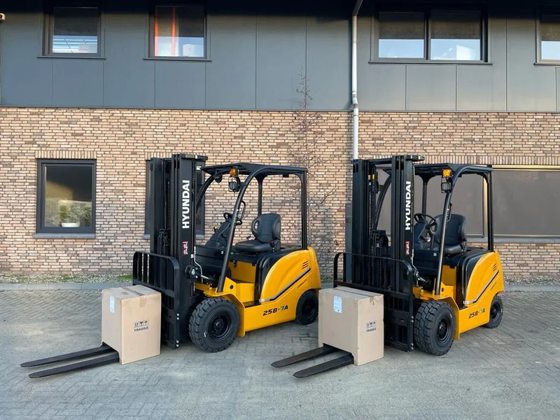 Hyundai 25B-7A 2.5 ton Triplex Freelift Sideshift Elektra Heftruck Nieuw - Electric forklift: picture 1 Hyundai 25B-7A 2.5 ton Triplex Freelift Sideshift Elektra Heftruck Nieuw - Electric forklift: picture 1
