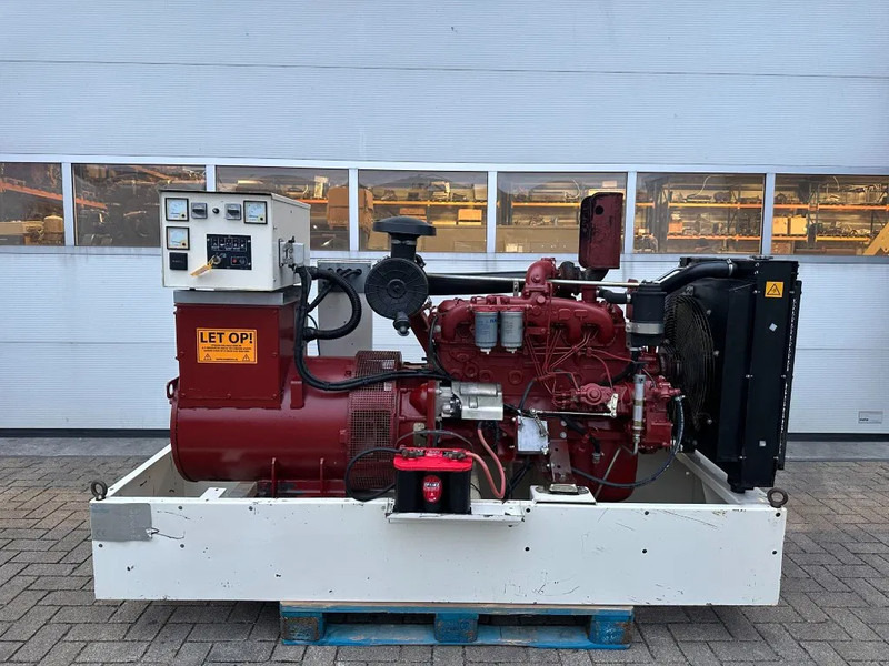 Iveco 8061 SI 07.05 A 550 Marelli 100 kVA noodstroom generatorset - Generator set: picture 1 Iveco 8061 SI 07.05 A 550 Marelli 100 kVA noodstroom generatorset - Generator set: picture 1