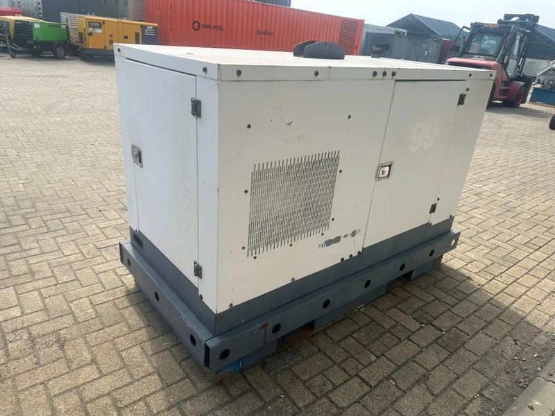 Generator set Iveco FPT F32 AM1A Leroy Somer 32 kVA Silent generatorset .... hours !: picture 9