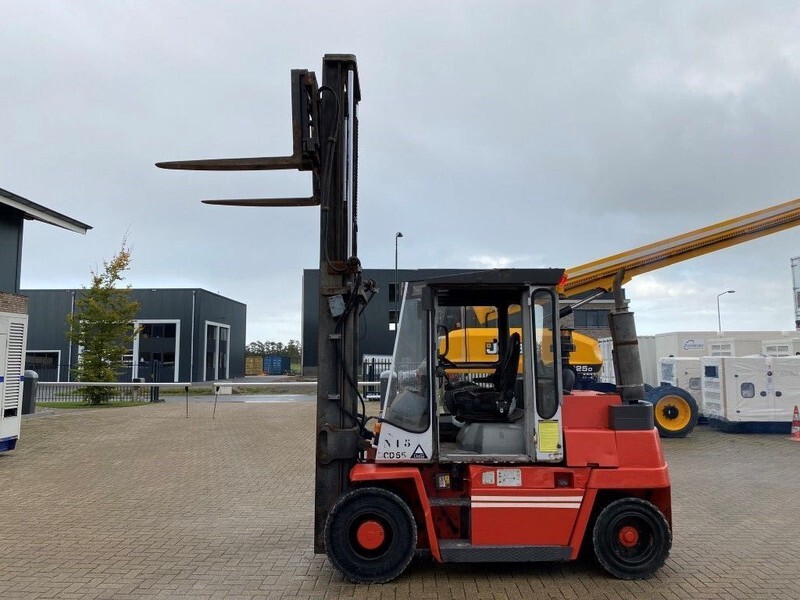 Kalmar DCD 55-6 6 ton Perkins Diesel Sideshift Positioner Freelift Heftruck - Diesel forklift: picture 3 Kalmar DCD 55-6 6 ton Perkins Diesel Sideshift Positioner Freelift Heftruck - Diesel forklift: picture 3