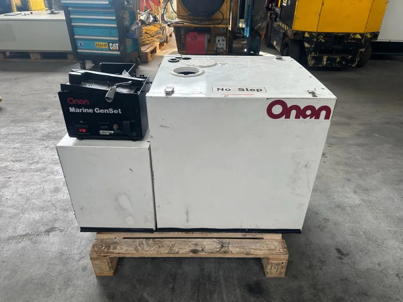 Kubota D1005 Onan 6.5 kVA Silent Marine generatorset - Generator set: picture 1 Kubota D1005 Onan 6.5 kVA Silent Marine generatorset - Generator set: picture 1