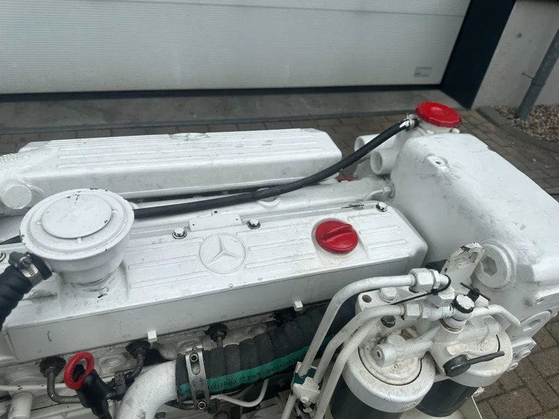 MTU 6R 099 Mercedes Benz OM 366 A 96 kVA Marine generatorset - Generator set: picture 3 MTU 6R 099 Mercedes Benz OM 366 A 96 kVA Marine generatorset - Generator set: picture 3