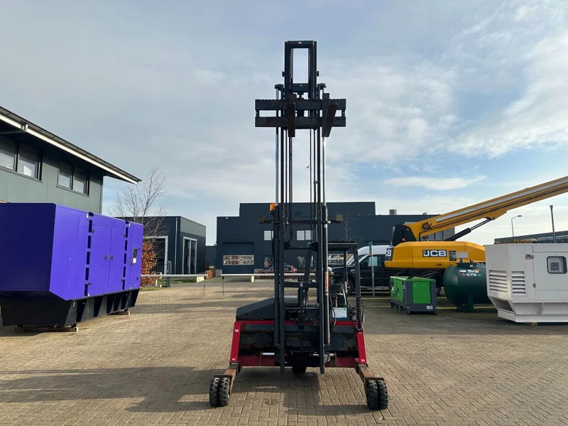 Moffett M4 20.1 Kubota Diesel Kooiaap 2 ton Duplex Sideshift Meeneemheftruck - Truck mounted forklift: picture 5 Moffett M4 20.1 Kubota Diesel Kooiaap 2 ton Duplex Sideshift Meeneemheftruck - Truck mounted forklift: picture 5