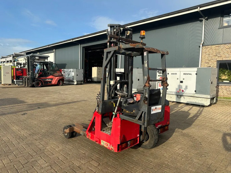 Moffett M4 20.1 Kubota Diesel Kooiaap 2 ton Duplex Sideshift Meeneemheftruck - Truck mounted forklift: picture 2 Moffett M4 20.1 Kubota Diesel Kooiaap 2 ton Duplex Sideshift Meeneemheftruck - Truck mounted forklift: picture 2