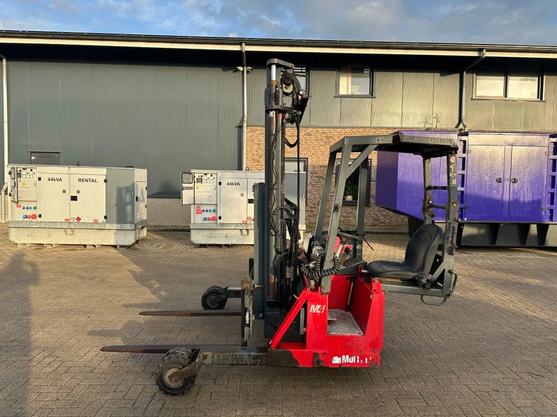 Moffett M4 20.1 Kubota Diesel Kooiaap 2 ton Sideshift Positioner Meeneemheftruck - Truck mounted forklift: picture 1 Moffett M4 20.1 Kubota Diesel Kooiaap 2 ton Sideshift Positioner Meeneemheftruck - Truck mounted forklift: picture 1