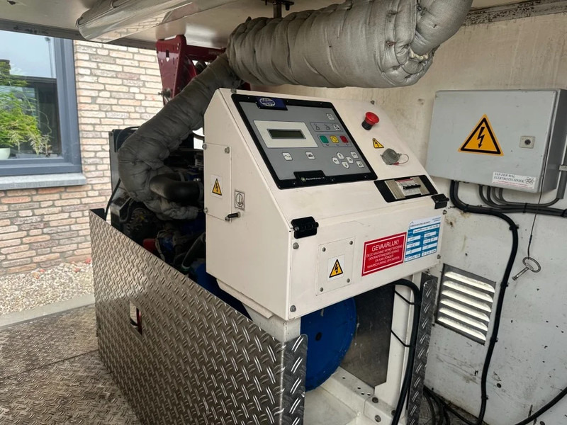 Perkins DIBO IBH-M 20015 Hogedruk unit 200 Bar 1500 L / min Mobiele Aanhanger 12.5 kVA aggregaat - Pressure washer: picture 3 Perkins DIBO IBH-M 20015 Hogedruk unit 200 Bar 1500 L / min Mobiele Aanhanger 12.5 kVA aggregaat - Pressure washer: picture 3