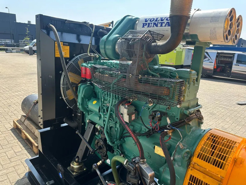 SDMO Volvo TD1010G Leroy Somer 200 kVA noodstroom generatorset as New ! 693 hours - Generator set: picture 2 SDMO Volvo TD1010G Leroy Somer 200 kVA noodstroom generatorset as New ! 693 hours - Generator set: picture 2