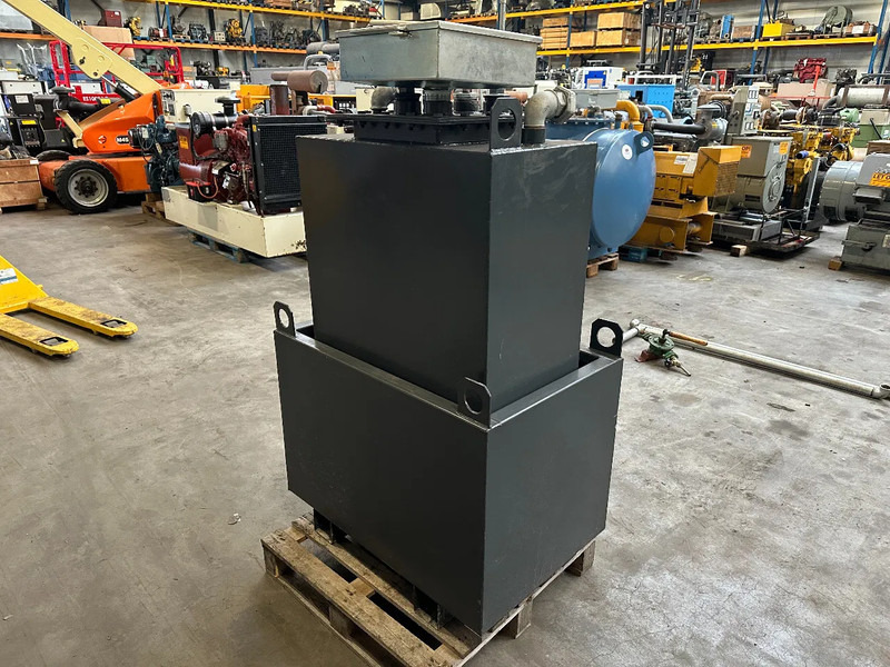Dieseltank Van Der Ziel 300 liter Kiwa Dieseltank Milieutank 2015 - Shipping container: picture 4 Dieseltank Van Der Ziel 300 liter Kiwa Dieseltank Milieutank 2015 - Shipping container: picture 4