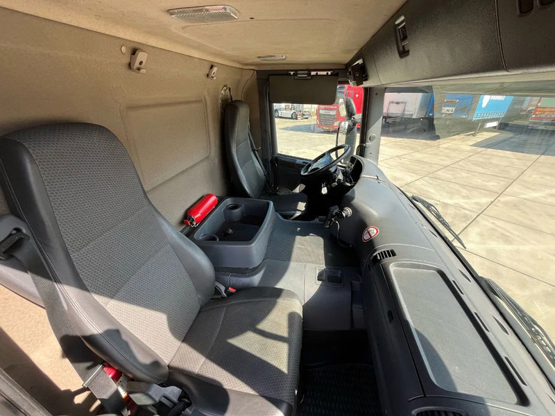 Lease a Scania P250 Scania P250: picture 19