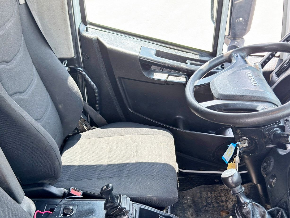 Cab chassis truck Iveco EUROCARGO 110-250* PLATFORM 4,60 m* 4x4: picture 10