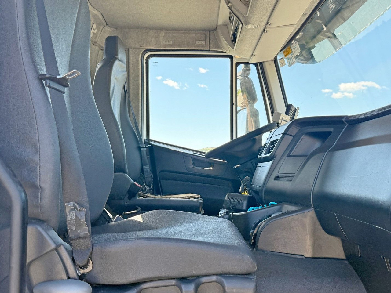 Tipper, Crane truck Iveco TRAKKER 450 * FASSI F215A.0.22 + FUNK / 8x4 *TOP: picture 11