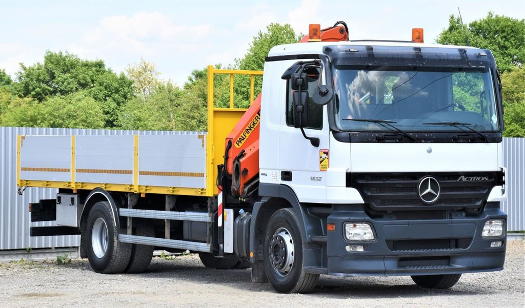 Mercedes-Benz ACTROS 1832 PRITSCHE 6,70m * PK 15500*TOPZUSTAND Mercedes-Benz ACTROS 1832 PRITSCHE 6,70m * PK 15500*TOPZUSTAND - Crane truck: picture 3 Mercedes-Benz ACTROS 1832 PRITSCHE 6,70m * PK 15500*TOPZUSTAND Mercedes-Benz ACTROS 1832 PRITSCHE 6,70m * PK 15500*TOPZUSTAND - Crane truck: picture 3