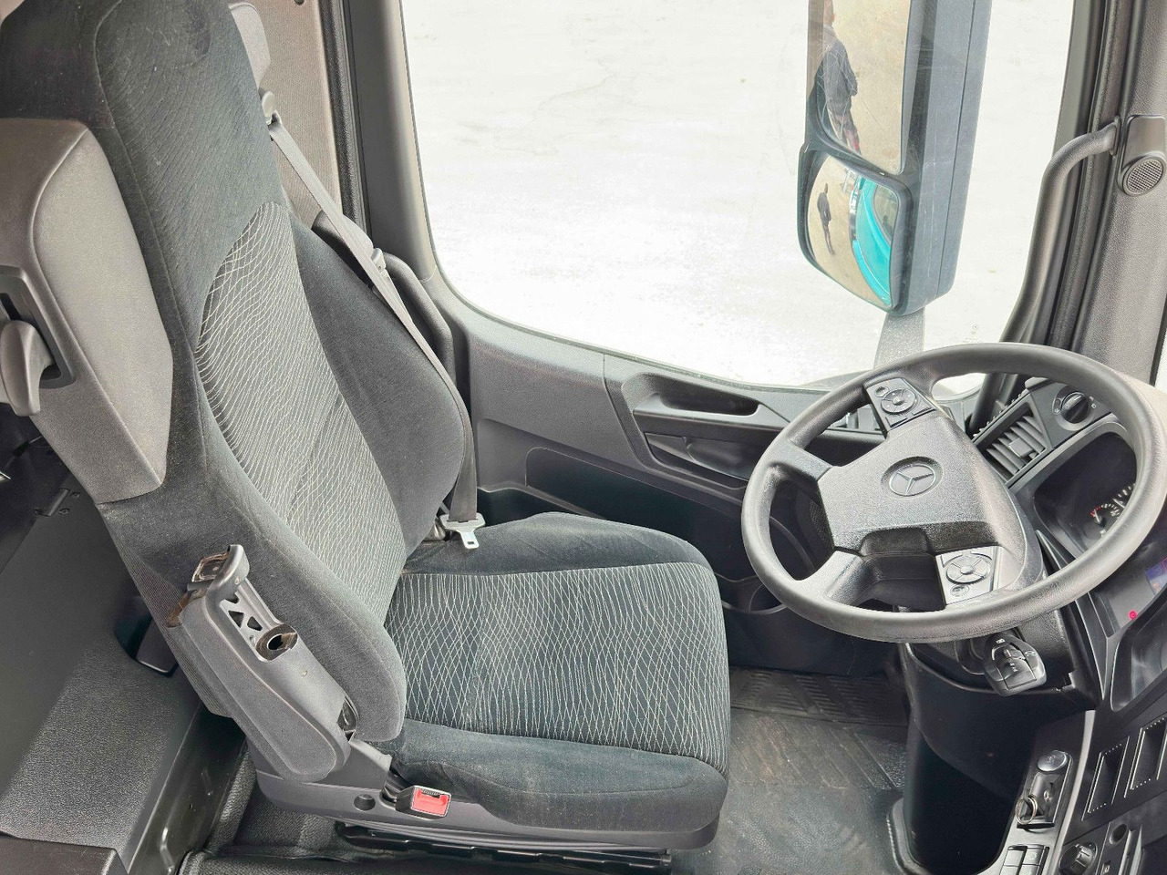 Interior photo 2: Lease a  Mercedes-Benz AROCS 4142* KIPPER / 8x4 * TOPZUSTAND Mercedes-Benz AROCS 4142* KIPPER / 8x4 * TOPZUSTAND