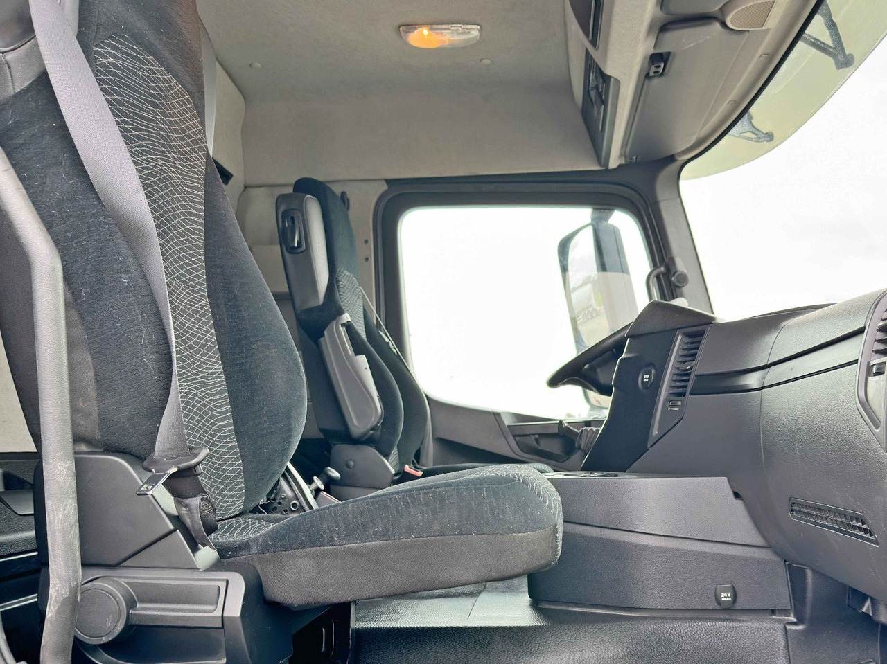 Lease a  Mercedes-Benz AROCS 4142* KIPPER / 8x4 * TOPZUSTAND Mercedes-Benz AROCS 4142* KIPPER / 8x4 * TOPZUSTAND: picture 7