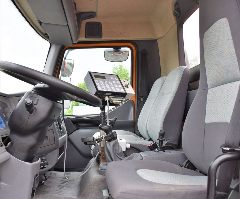 Lease a Renault MIDLUM 220 DCI* KIPPER 3,80m * 4x4  Renault MIDLUM 220 DCI* KIPPER 3,80m * 4x4: picture 8