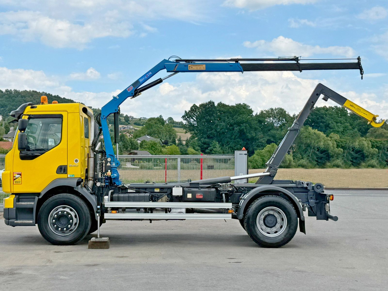 Volvo FL 240 * Abrollkipper * HMF 270 K2 * TOPZUSTAND - Hook lift truck: picture 5 Volvo FL 240 * Abrollkipper * HMF 270 K2 * TOPZUSTAND - Hook lift truck: picture 5