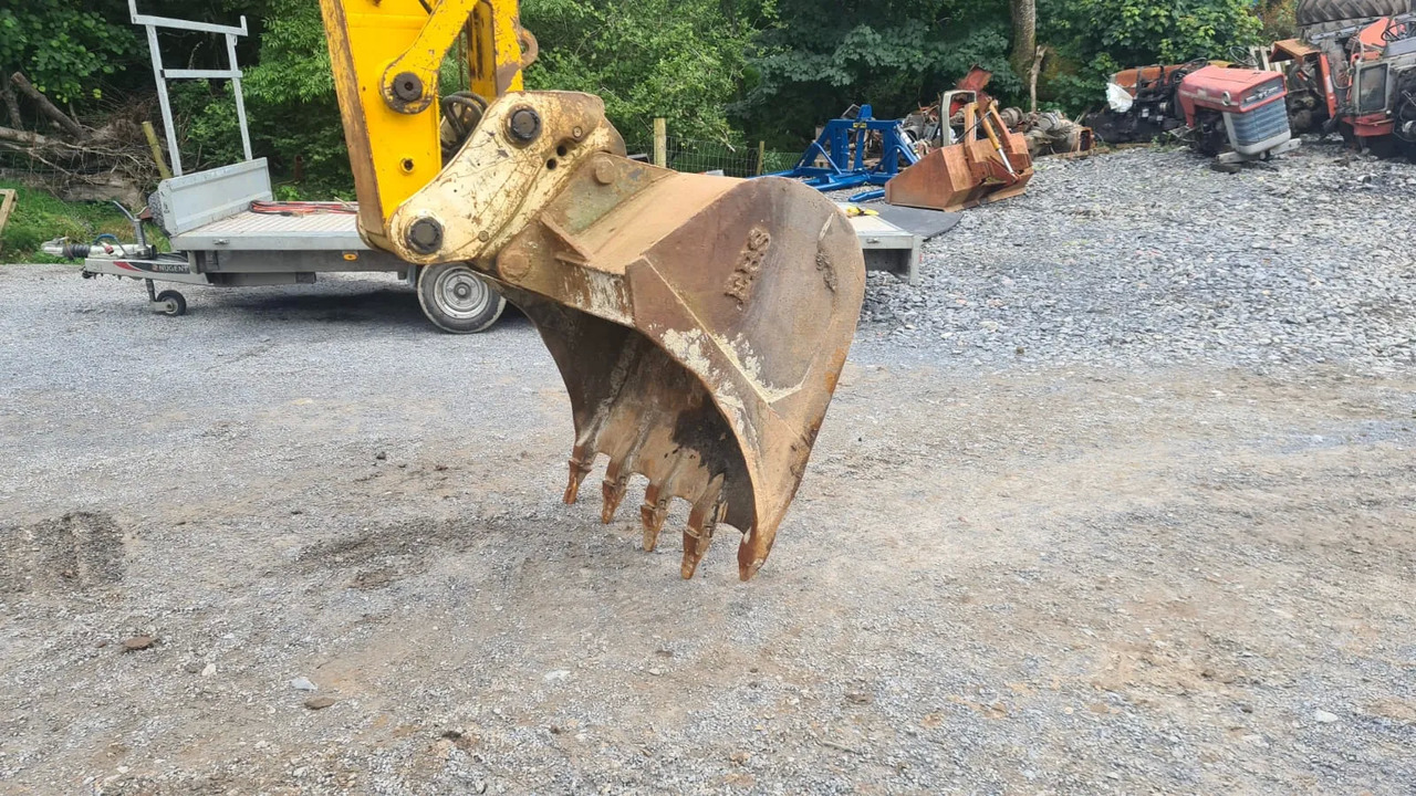 Crawler excavator JCB JS 130: picture 10