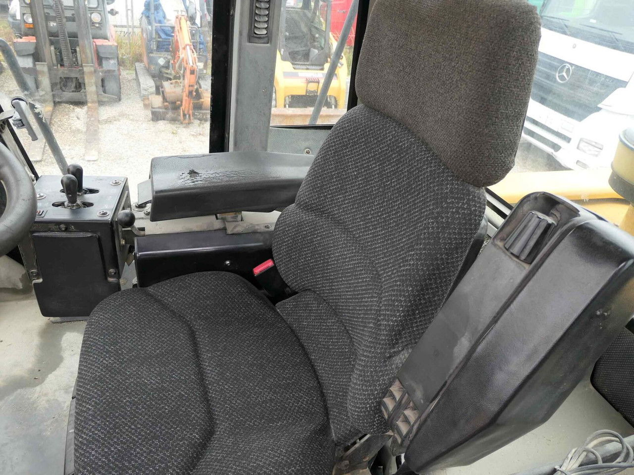 Lease a Caterpillar 962G Caterpillar 962G: picture 12 Lease a Caterpillar 962G Caterpillar 962G: picture 12