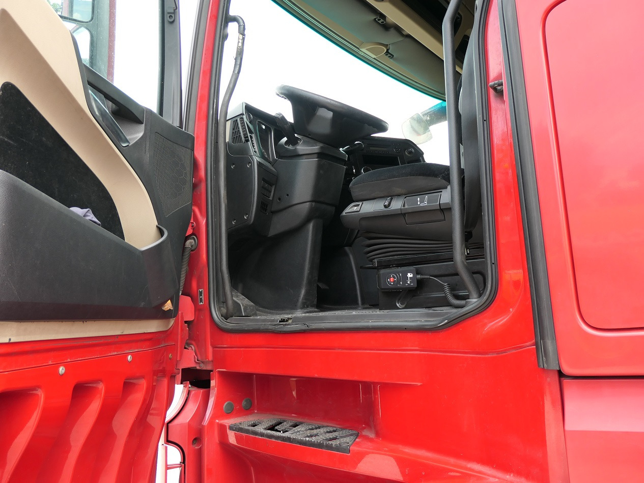 Tractor unit Mercedes Benz Actros 1845: picture 10