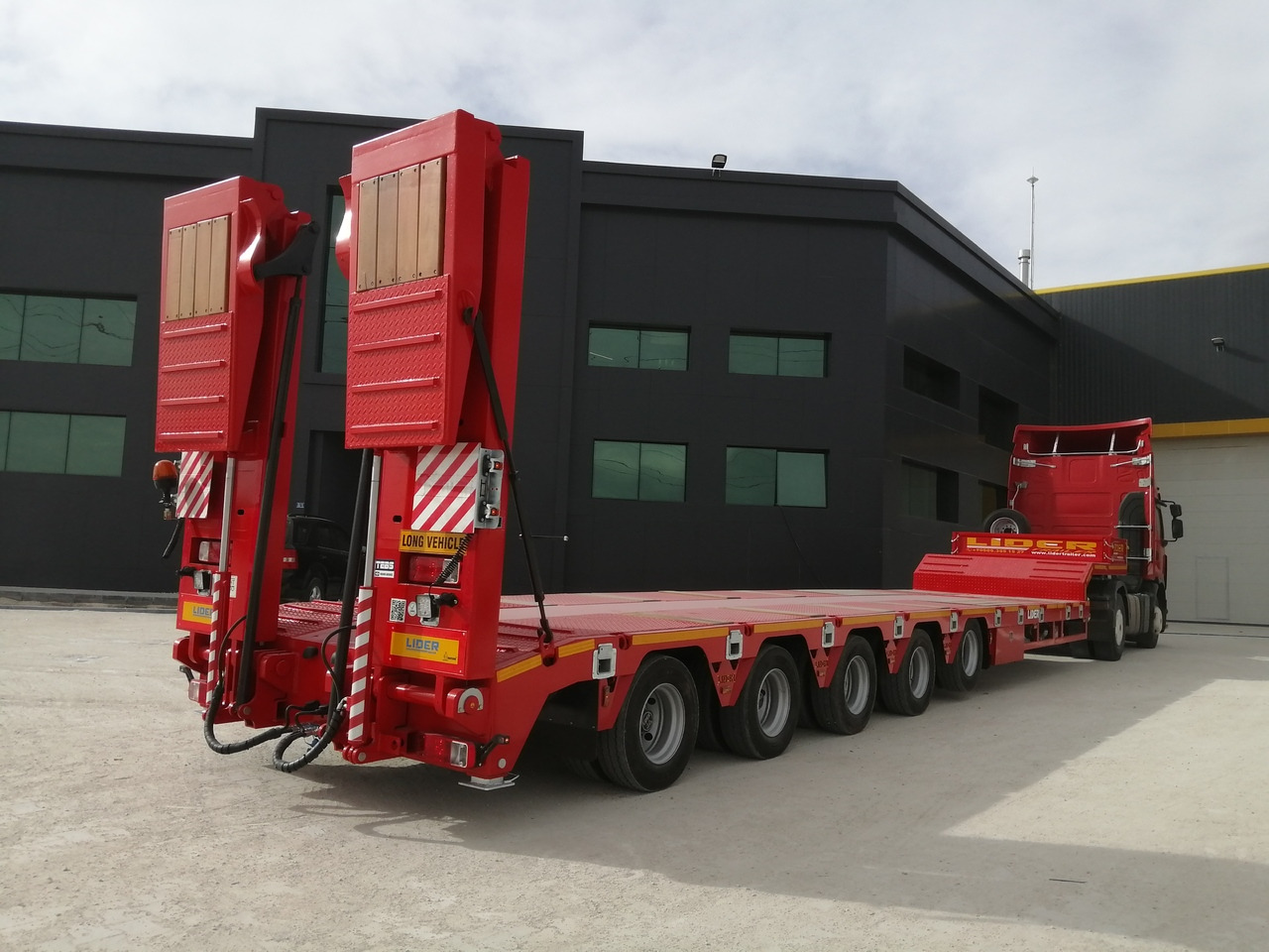 LIDER NEW 2025 model new by manufacturer Ready in Stocks - Low loader semi-trailer: picture 1 LIDER NEW 2025 model new by manufacturer Ready in Stocks - Low loader semi-trailer: picture 1