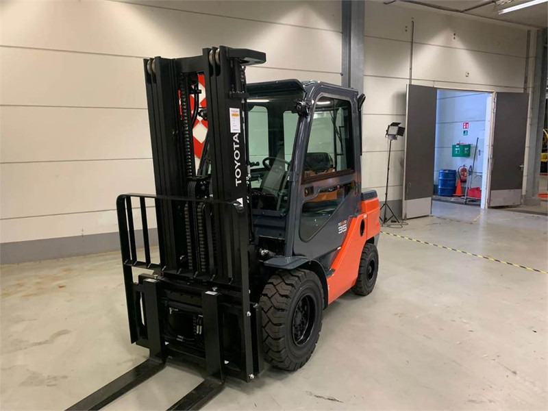 Toyota 52-8FDJF35 - Diesel forklift: picture 4 Toyota 52-8FDJF35 - Diesel forklift: picture 4
