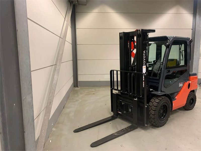 Toyota 52-8FDJF35 - Diesel forklift: picture 4 Toyota 52-8FDJF35 - Diesel forklift: picture 4