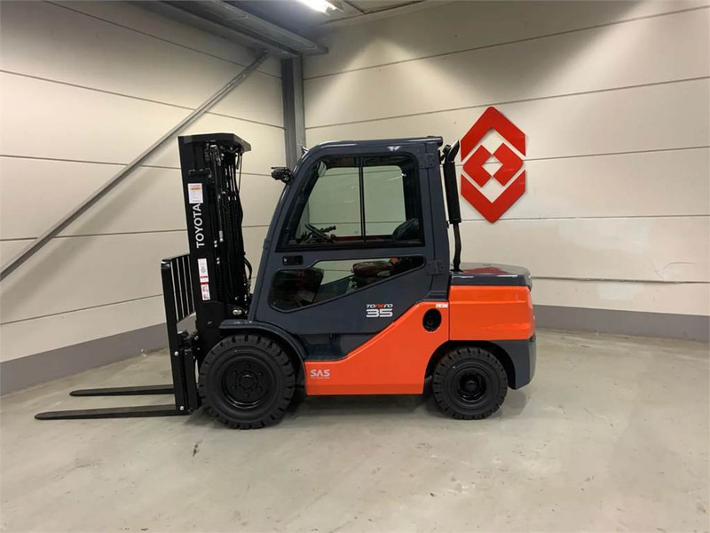 Toyota 52-8FDJF35 - Diesel forklift: picture 2 Toyota 52-8FDJF35 - Diesel forklift: picture 2