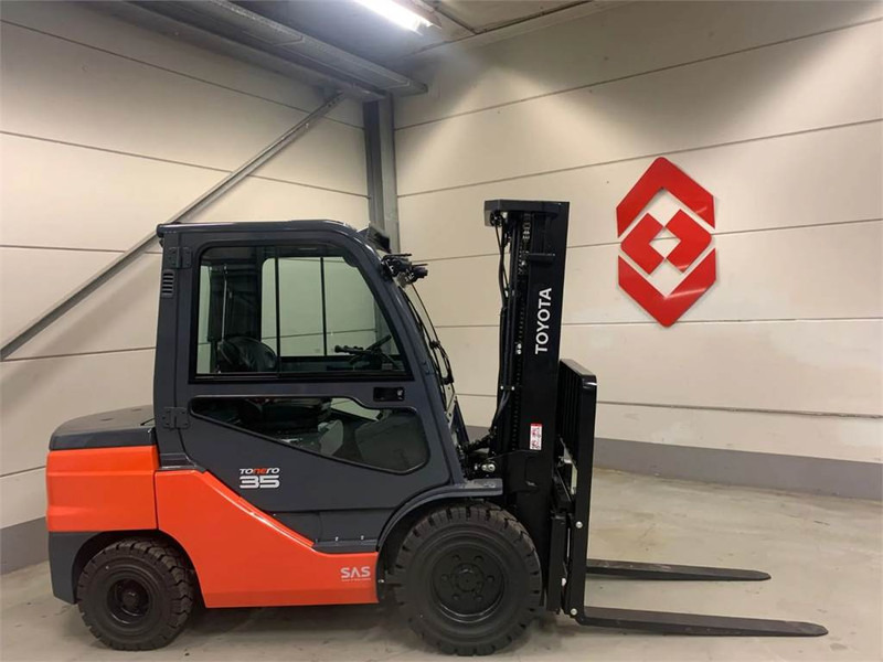Toyota 52-8FDJF35 - Diesel forklift: picture 1 Toyota 52-8FDJF35 - Diesel forklift: picture 1
