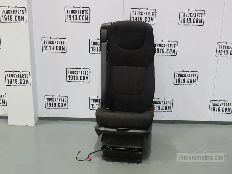 DAF 2105744 | Bijrijdersstoel CF - Seat for Truck: picture 1 DAF 2105744 | Bijrijdersstoel CF - Seat for Truck: picture 1