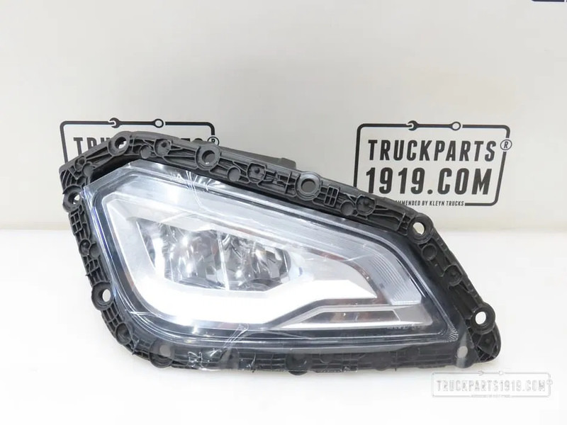 DAF 2189112 Lighting Skylight Re. XG - Lights/ Lighting for Truck: picture 1 DAF 2189112 Lighting Skylight Re. XG - Lights/ Lighting for Truck: picture 1