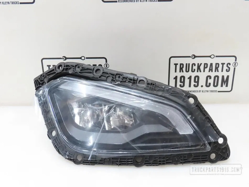 DAF 2272642 Lighting Skylight Re. XG - Lights/ Lighting for Truck: picture 1 DAF 2272642 Lighting Skylight Re. XG - Lights/ Lighting for Truck: picture 1