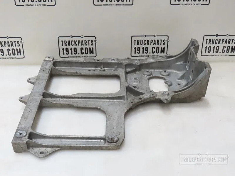 MAN 81.61243-0206 Spatbord steun voor zijde Re. - Body and exterior for Truck: picture 1 MAN 81.61243-0206 Spatbord steun voor zijde Re. - Body and exterior for Truck: picture 1