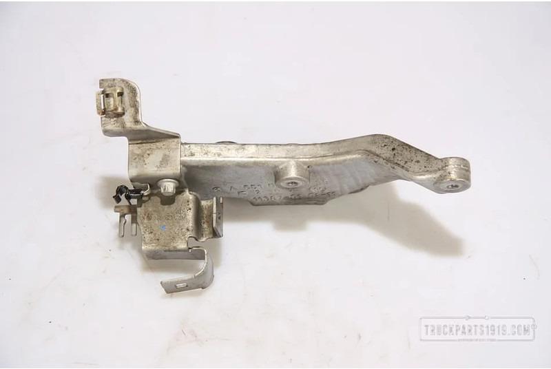 Mercedes-Benz Engines & Parts Bevestingsplaat used - Engine and parts for Truck: picture 2 Mercedes-Benz Engines & Parts Bevestingsplaat used - Engine and parts for Truck: picture 2