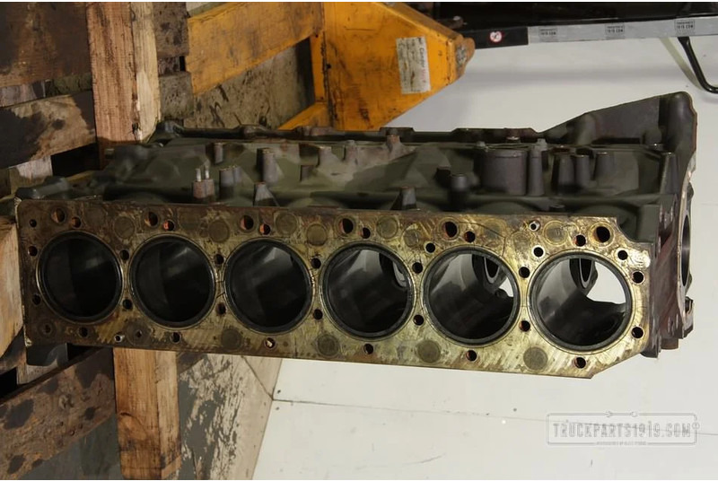 Renault Engines & Parts Cilinderblok Renault DXI11 - Cylinder block for Truck: picture 3 Renault Engines & Parts Cilinderblok Renault DXI11 - Cylinder block for Truck: picture 3