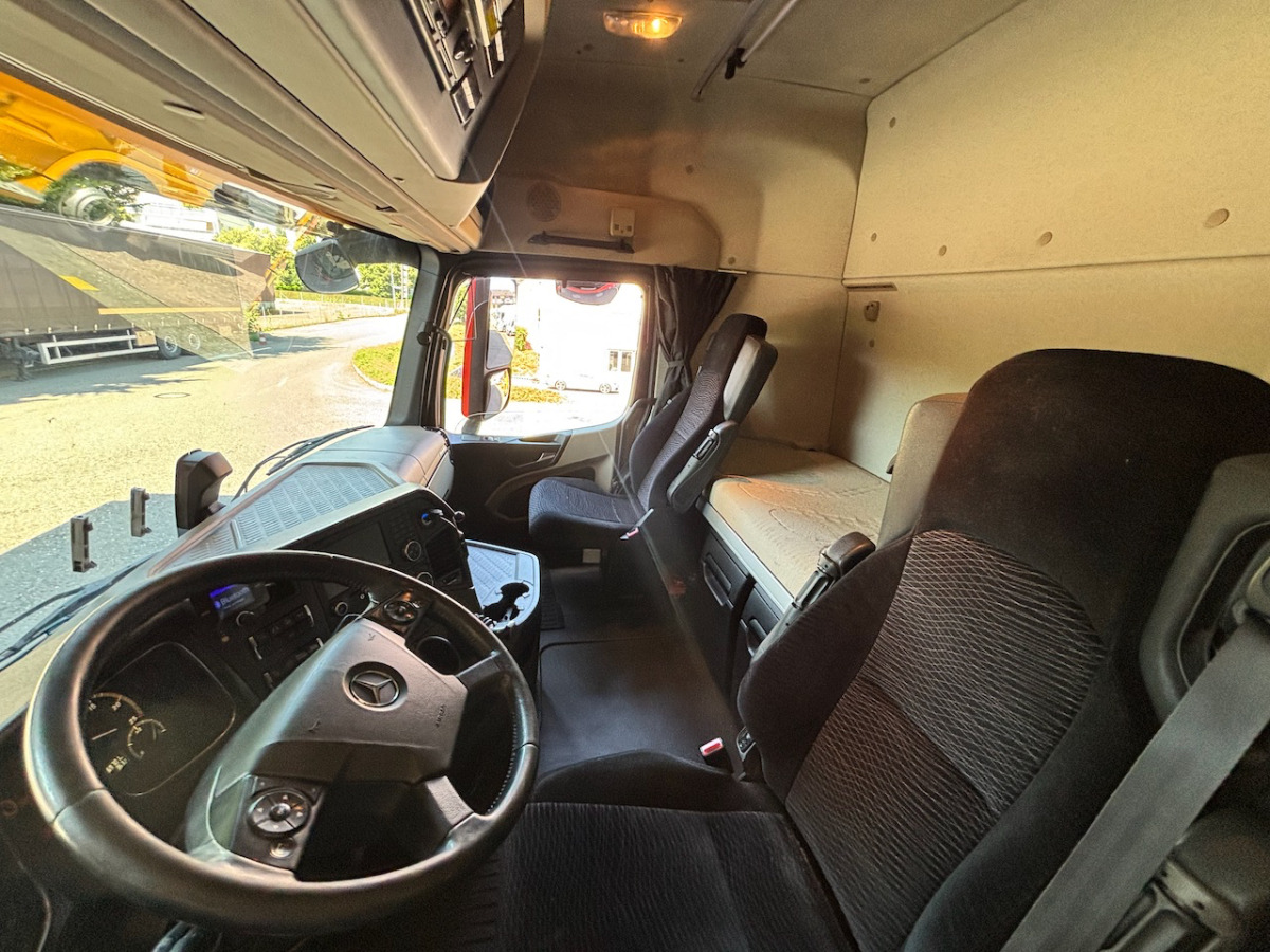 MERCEDES Actros 1848 - Box truck: picture 4 MERCEDES Actros 1848 - Box truck: picture 4