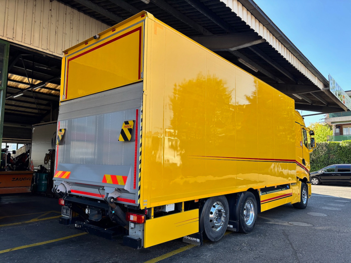 Box truck RENAULT T520: picture 13