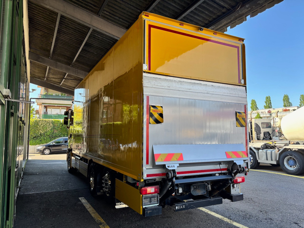 Box truck RENAULT T520: picture 19