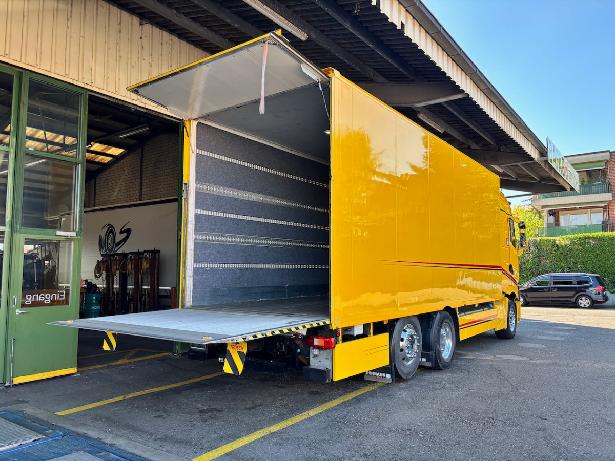 Box truck RENAULT T520: picture 15