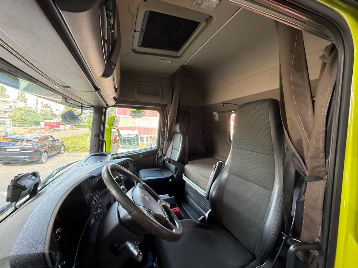 SCANIA R490 8x4 - Hook lift truck: picture 3 SCANIA R490 8x4 - Hook lift truck: picture 3