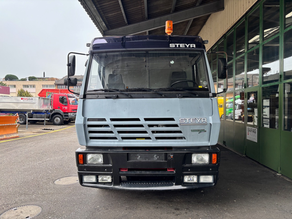 STEYR 26S32/ 6x4 Pisten Enteisung - Curtainsider truck: picture 3 STEYR 26S32/ 6x4 Pisten Enteisung - Curtainsider truck: picture 3