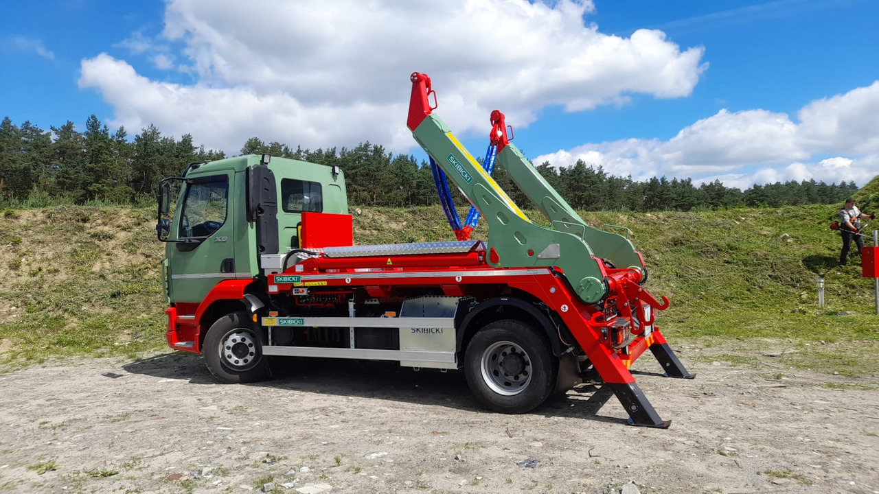 IVECO EUROCARGO ML 180E28/P - Skip loader truck: picture 1 IVECO EUROCARGO ML 180E28/P - Skip loader truck: picture 1