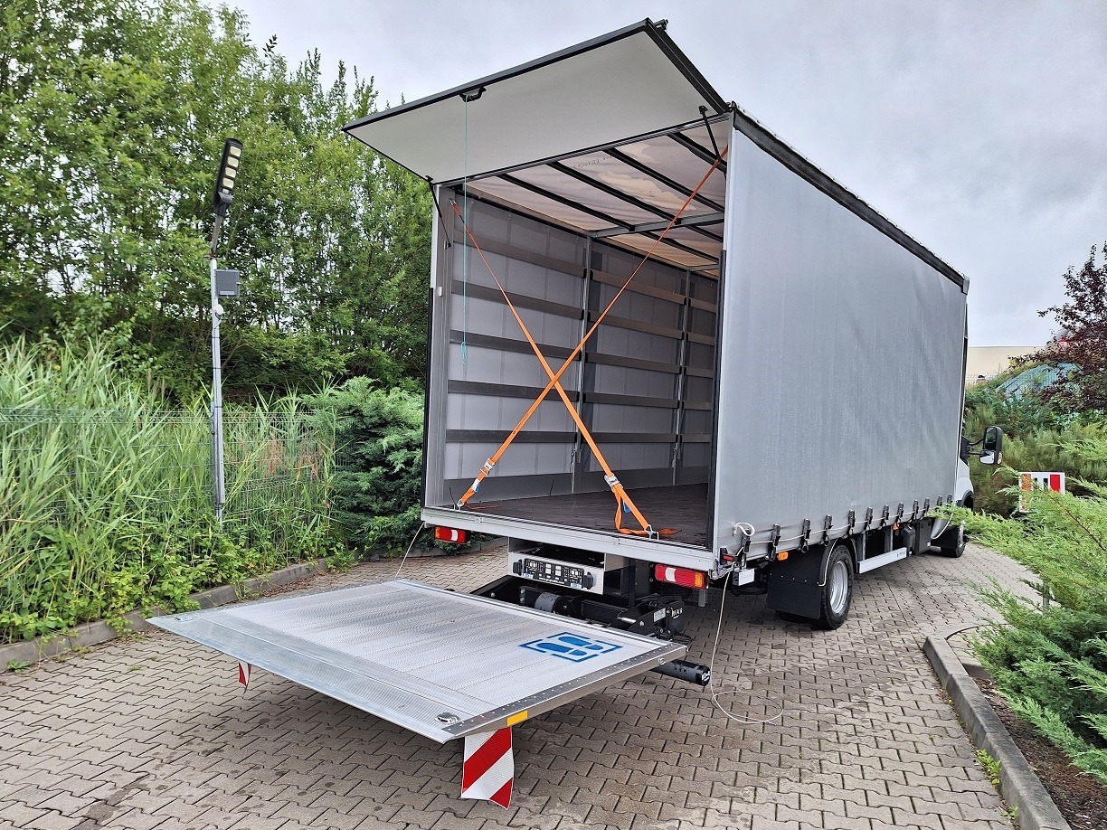 Iveco Daily 70C18 Backsleeper BÄR - Curtainsider truck: picture 5 Iveco Daily 70C18 Backsleeper BÄR - Curtainsider truck: picture 5