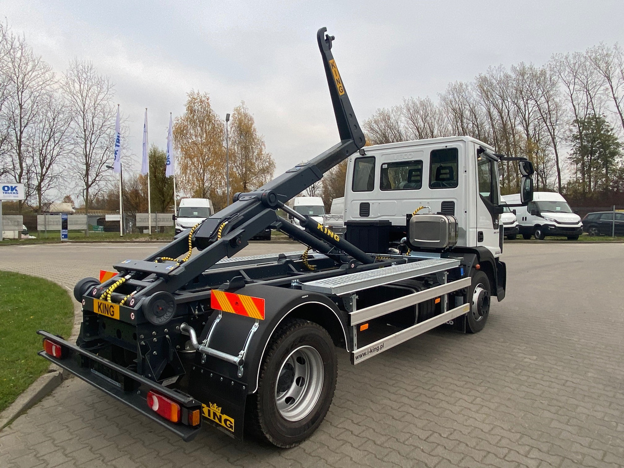 Iveco Eurocargo 120-220 ML120E22/P - Hook lift truck: picture 2 Iveco Eurocargo 120-220 ML120E22/P - Hook lift truck: picture 2
