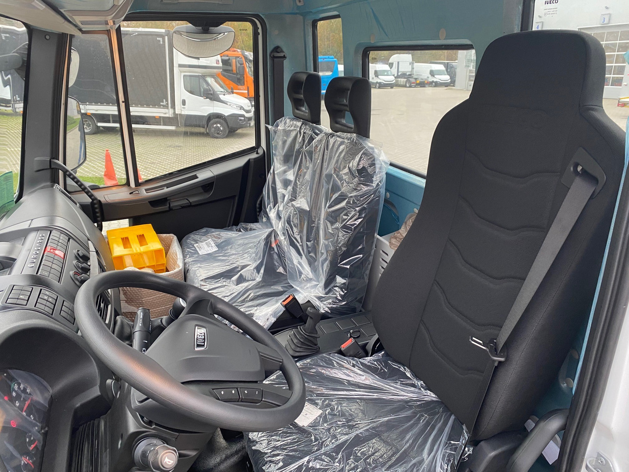 Iveco Eurocargo 120-220 ML120E22/P - Hook lift truck: picture 3 Iveco Eurocargo 120-220 ML120E22/P - Hook lift truck: picture 3