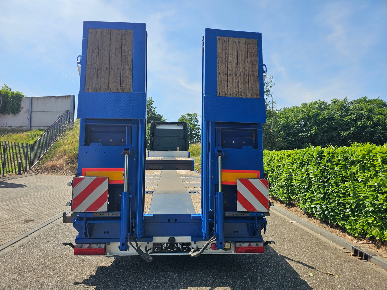 Kässbohrer LB3E With Hydraulic Flip Ramps - Low loader semi-trailer: picture 5 Kässbohrer LB3E With Hydraulic Flip Ramps - Low loader semi-trailer: picture 5