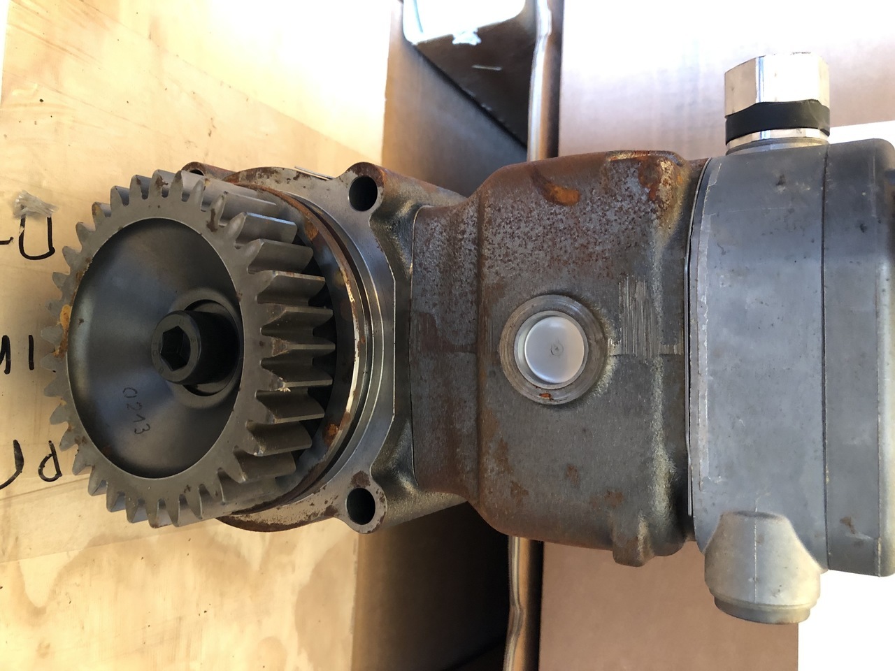 AIR COMPRESSOR MAN TGA - Air brake compressor: picture 1 AIR COMPRESSOR MAN TGA - Air brake compressor: picture 1