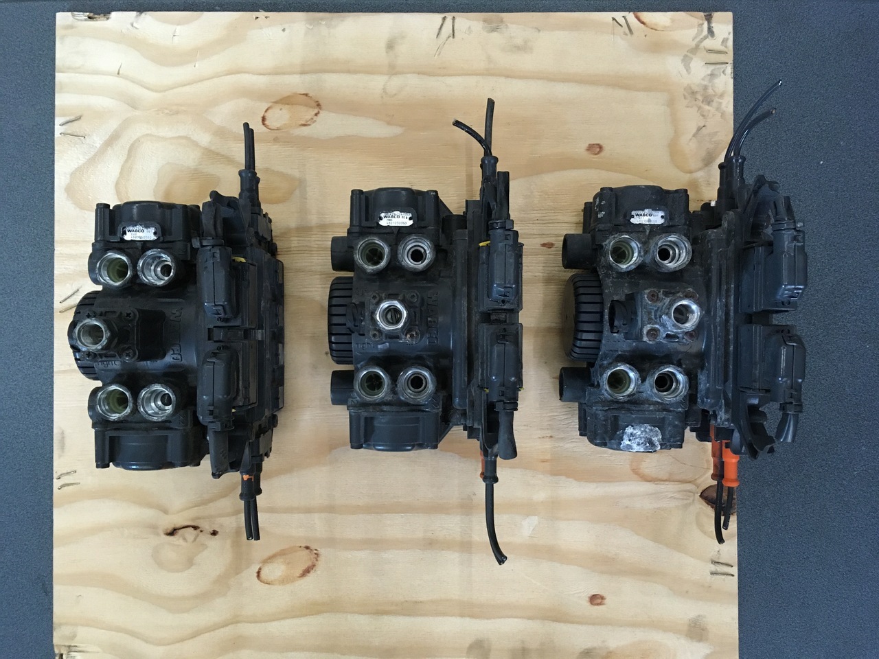 AXLE MODULATOR EPB-2 ACTROS-ATEGO - Brake parts for Truck: picture 1 AXLE MODULATOR EPB-2 ACTROS-ATEGO - Brake parts for Truck: picture 1