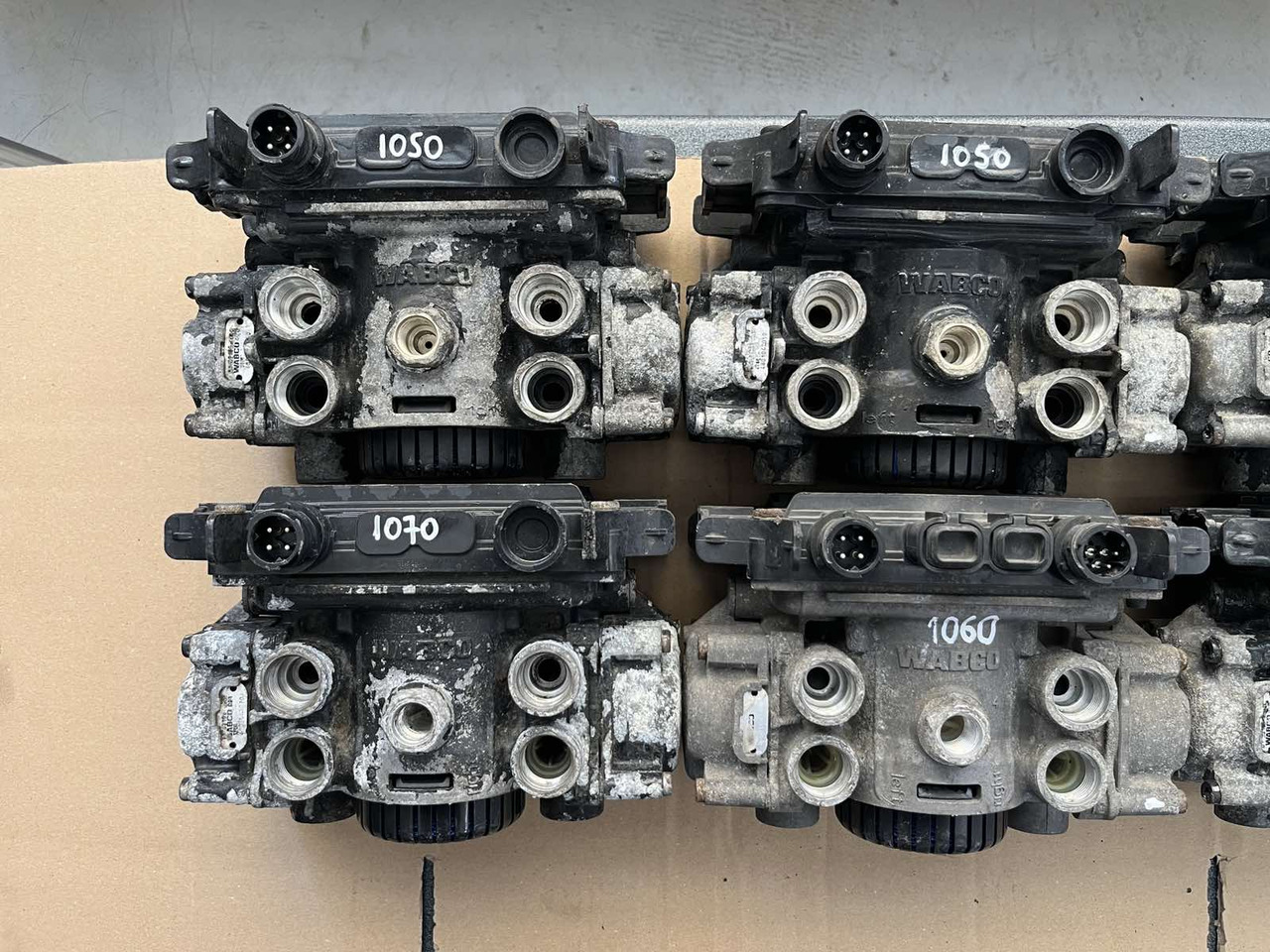 EBS AXLE MODULATOR 2 MAN TGA-TGM-TGL - Brake parts for Truck: picture 2 EBS AXLE MODULATOR 2 MAN TGA-TGM-TGL - Brake parts for Truck: picture 2